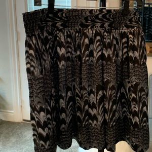 Flowy skirt with elastic waist